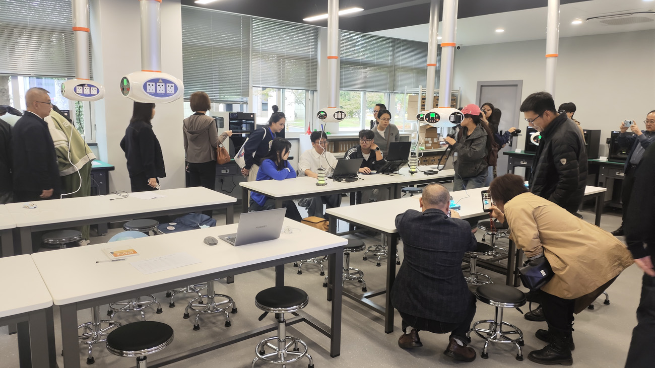 浙江工業(yè)大學(xué)之江學(xué)院創(chuàng)新教學(xué)實驗室